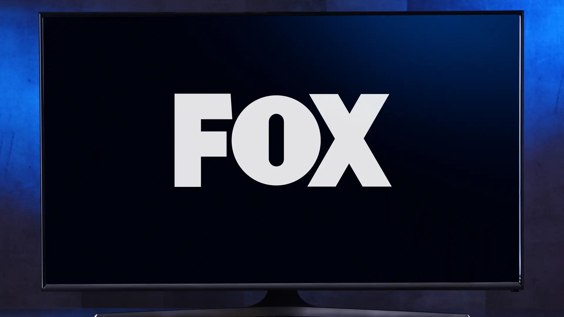 Logotipo de la Fox en una television de Tigo